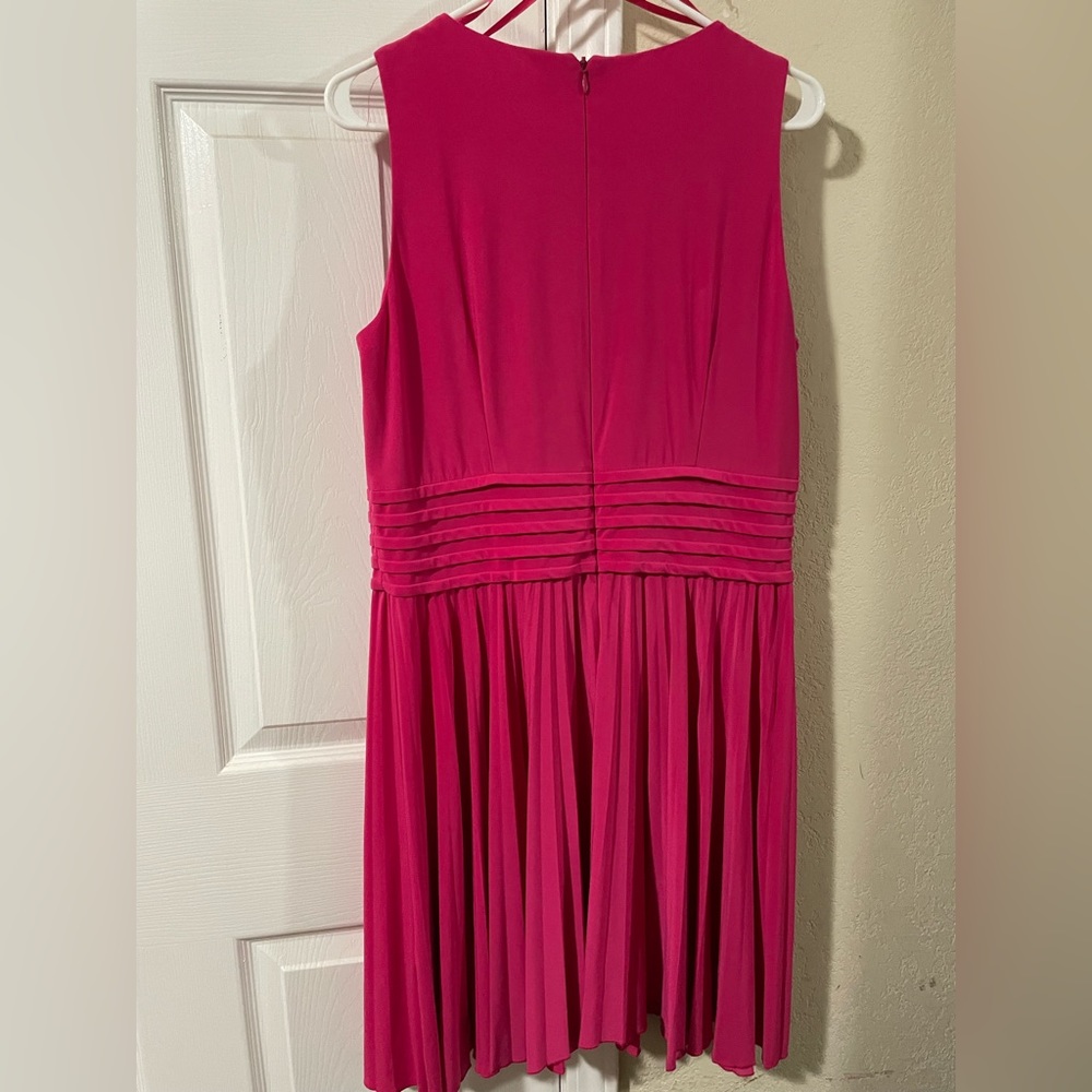 Gorgeous pink dress fit and flare with pleated skirt Size 14 - Picture 2 of 5